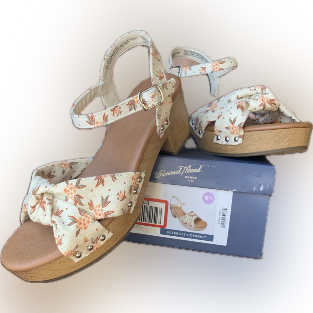Universal Thread, women’s sandals, small heel, size 6 1/2, cute floral pattern